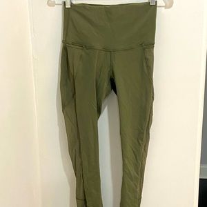 Lululemon size 6 Luxtreme full length legging